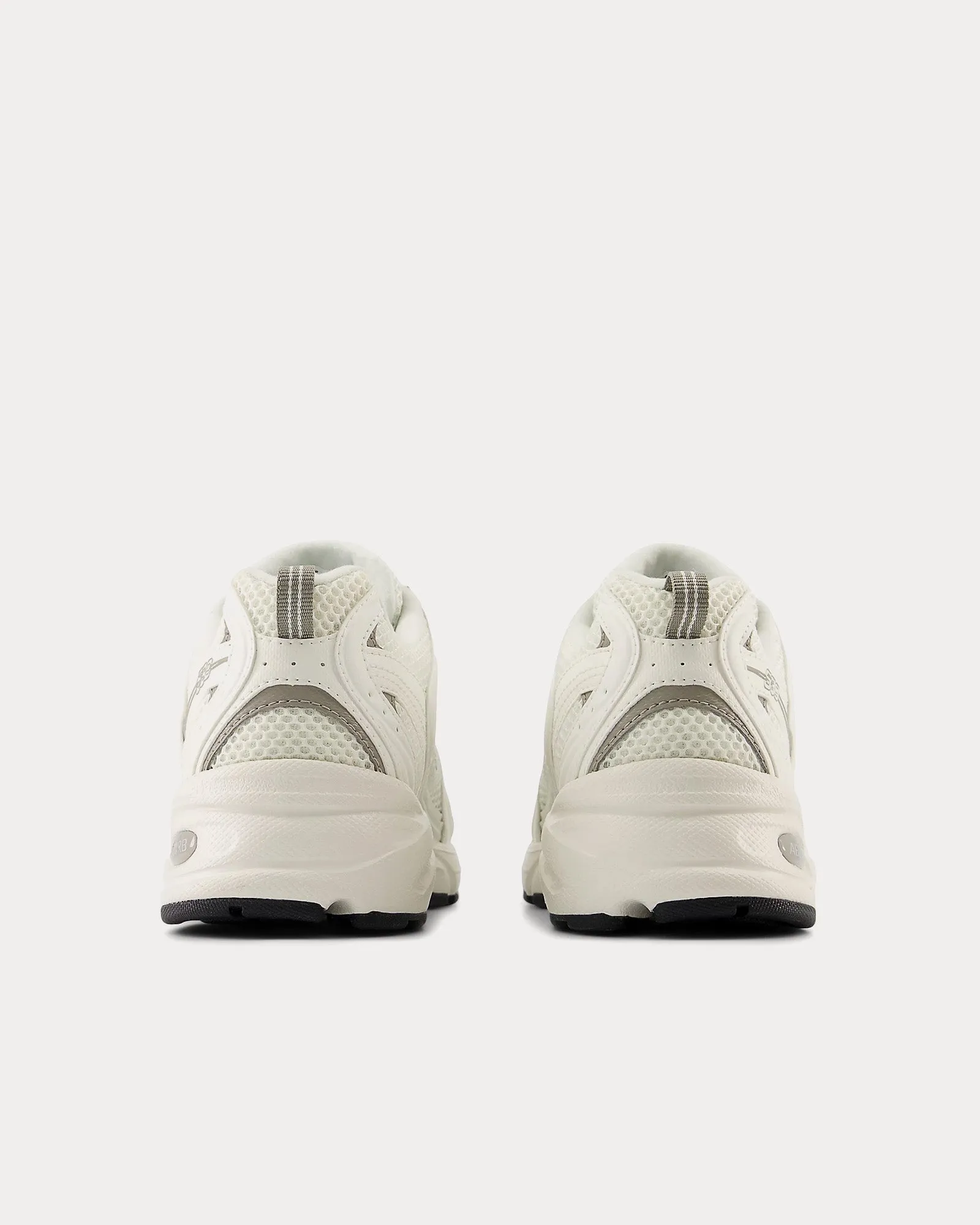 530 Sea Salt / Arid Stone Low Top Sneakers