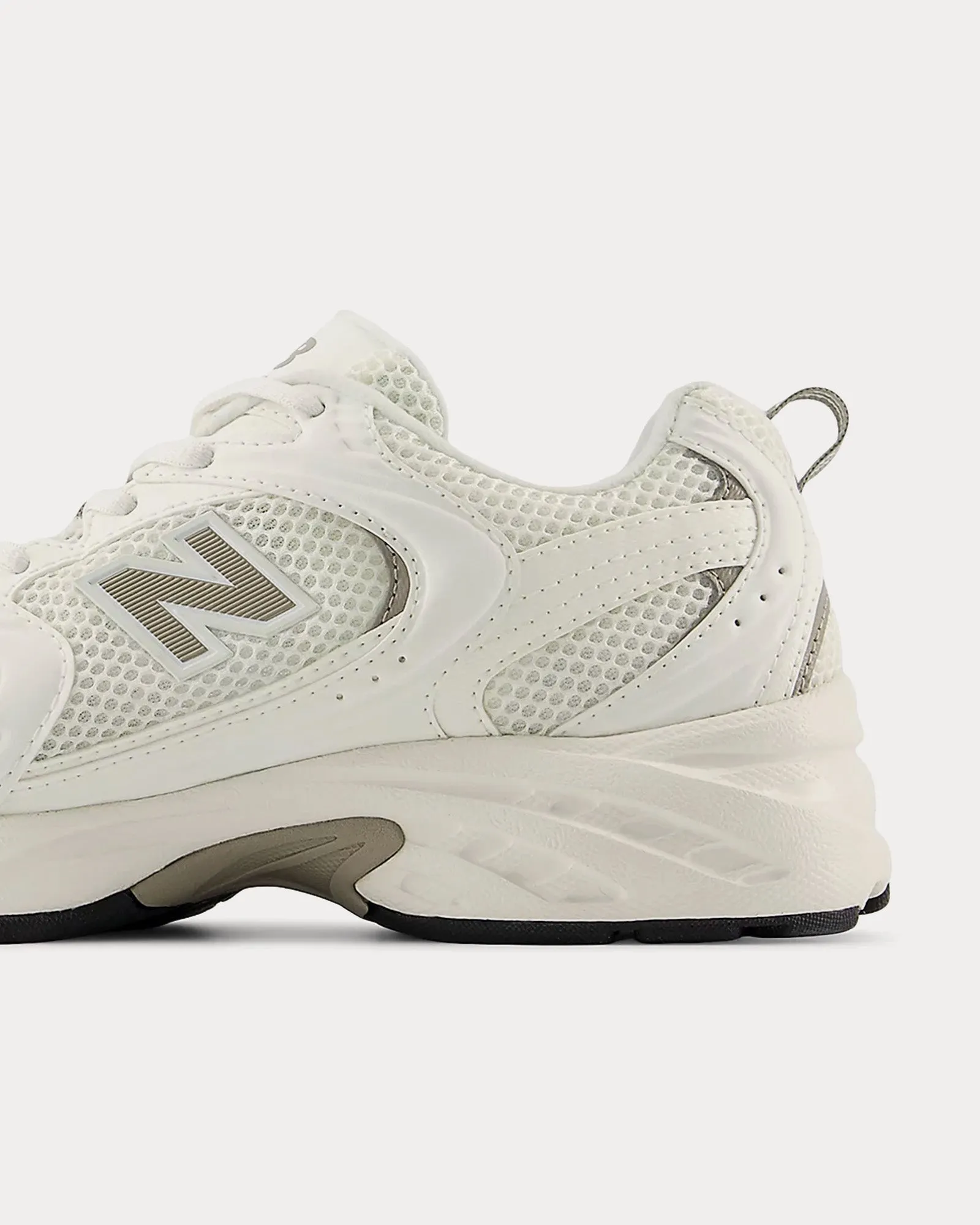 530 Sea Salt / Arid Stone Low Top Sneakers