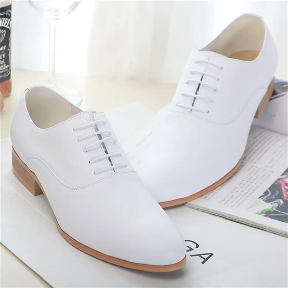 Eldorian Classic Lace-Up Elegance