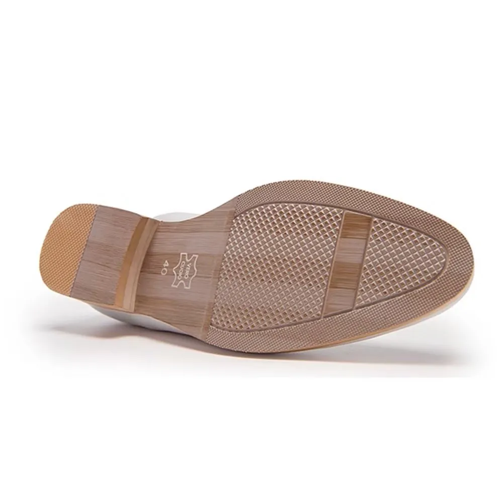 Eldorian Classic Lace-Up Elegance