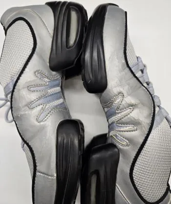 Lonnie -- Split Sole Dancesneaker -- Silver